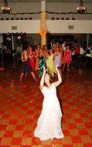 DJWOZ.com Bride Throwing Boquet